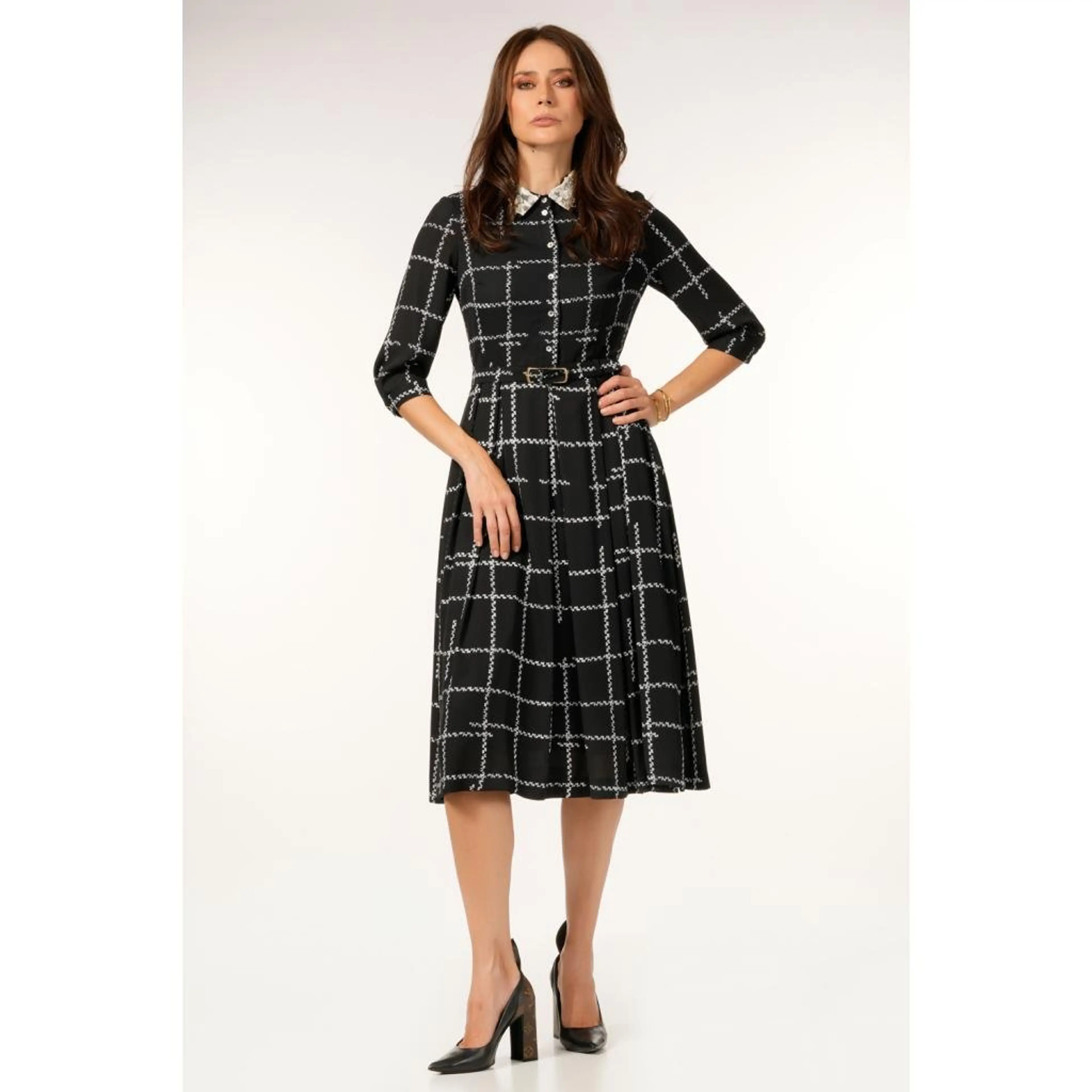 Рокля черно/бяло каре