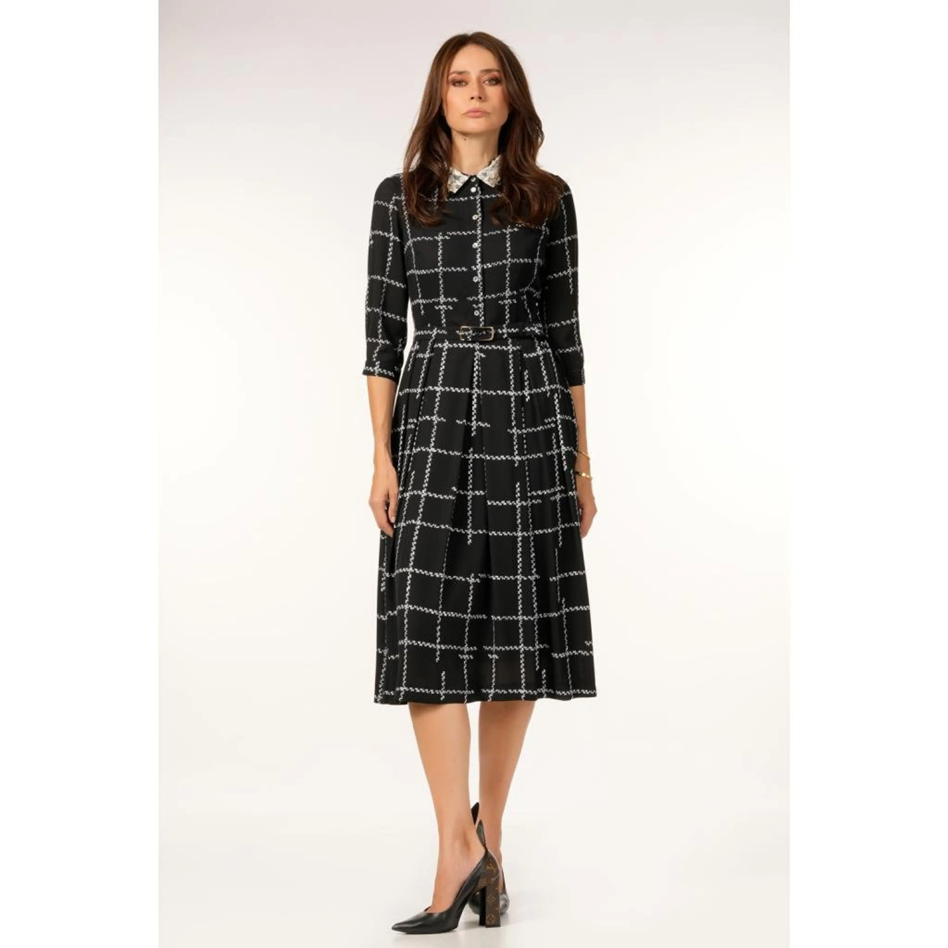 Рокля черно/бяло каре