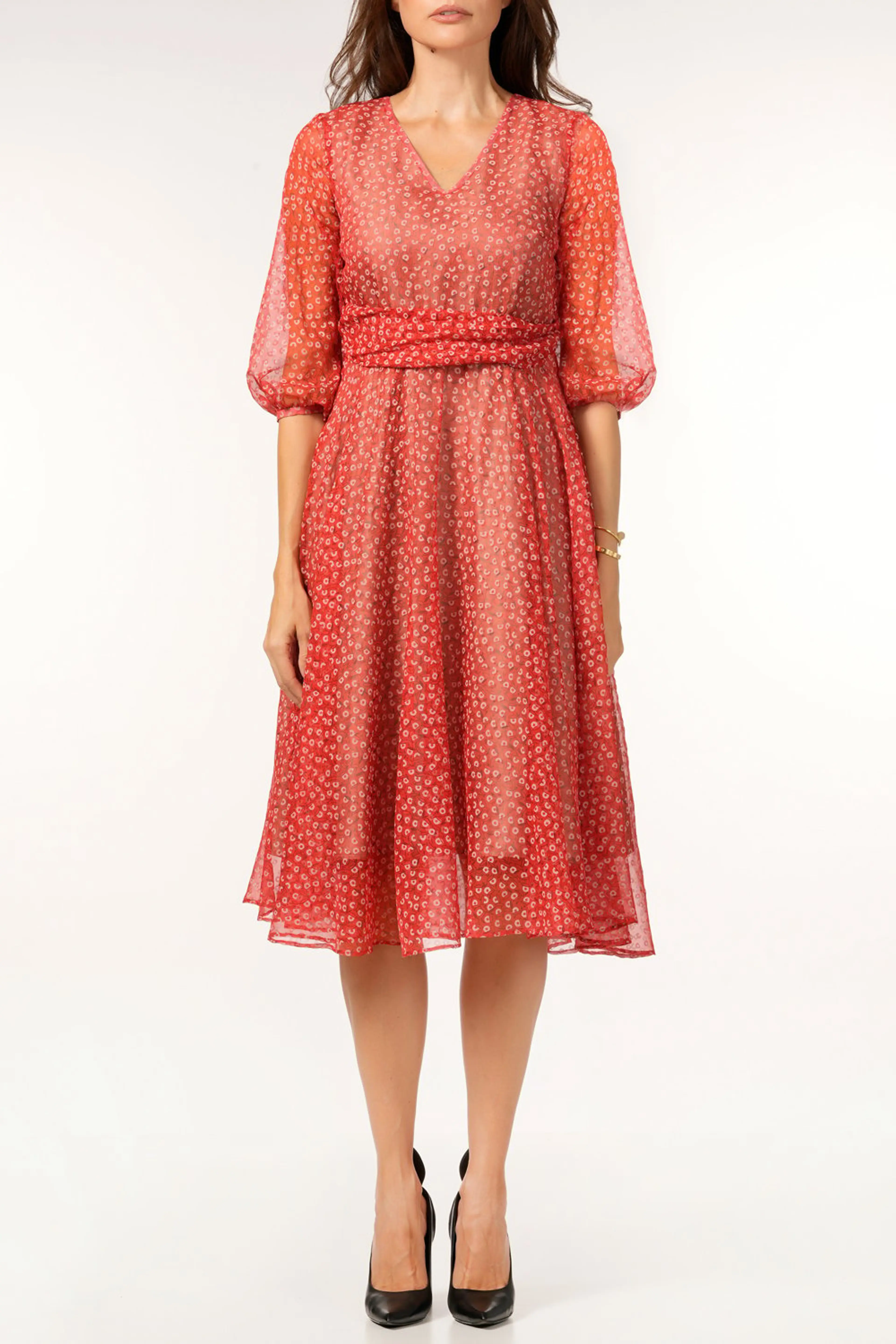 Рокля от коприна, червена с флорални мотиви