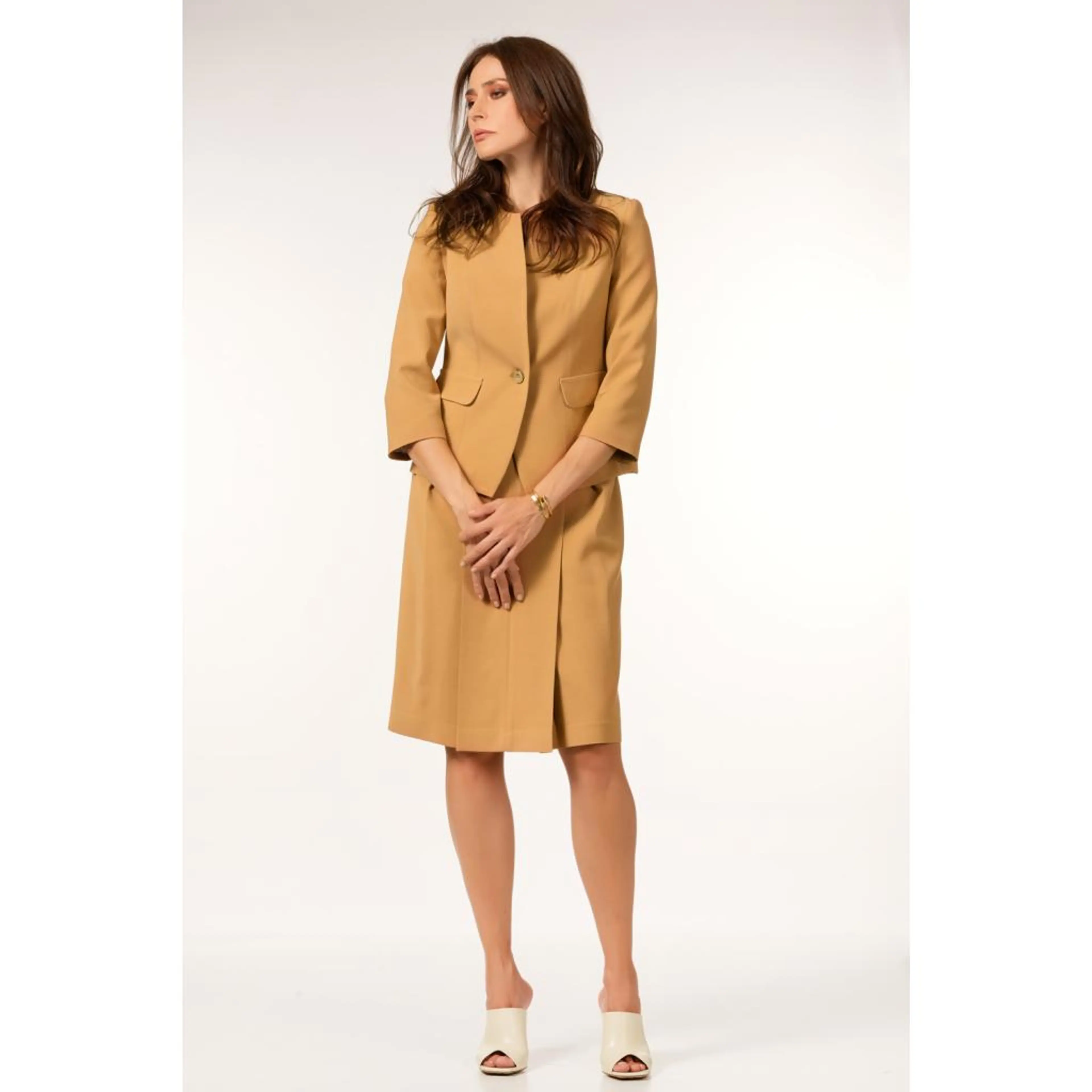 Сако бежово