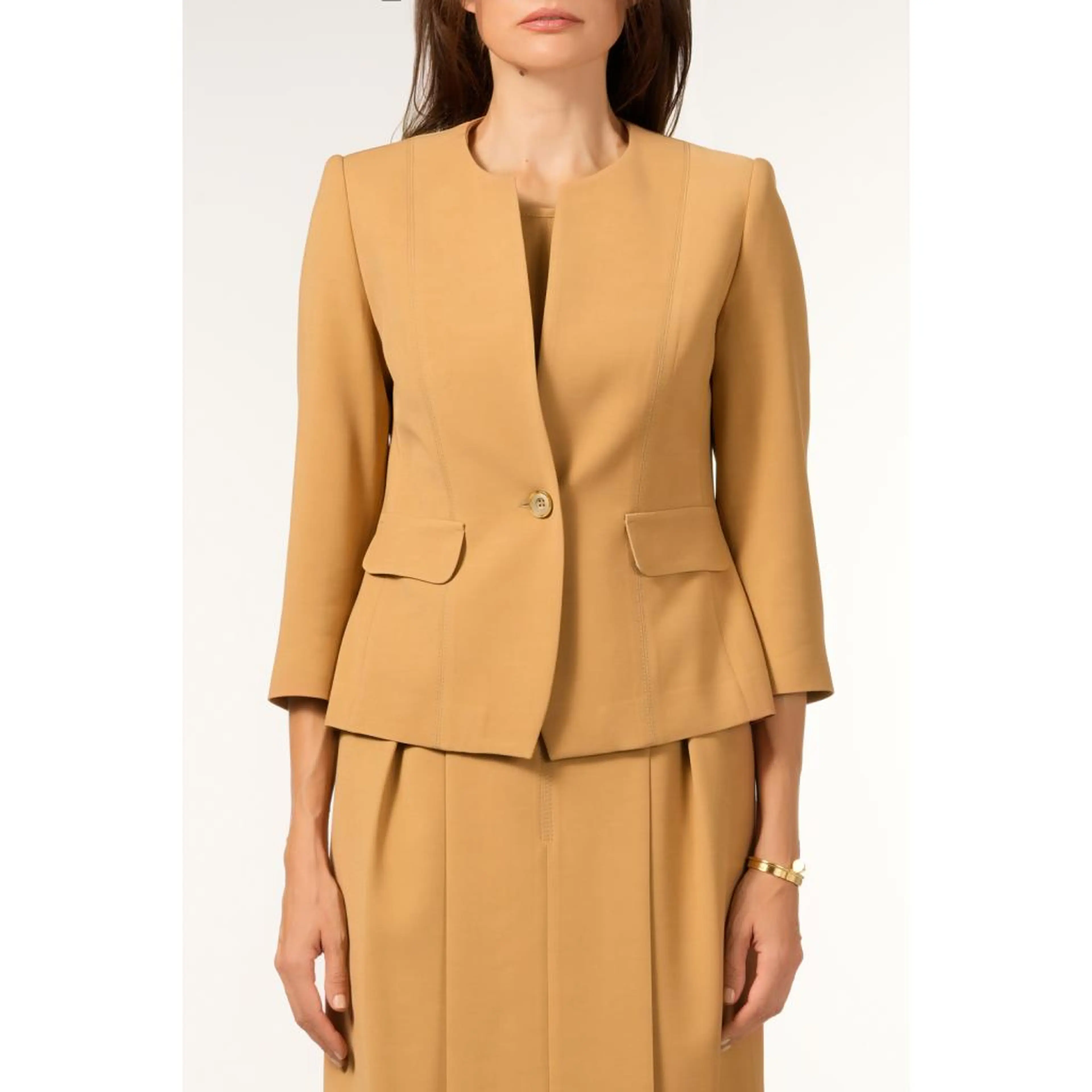 Сако бежово